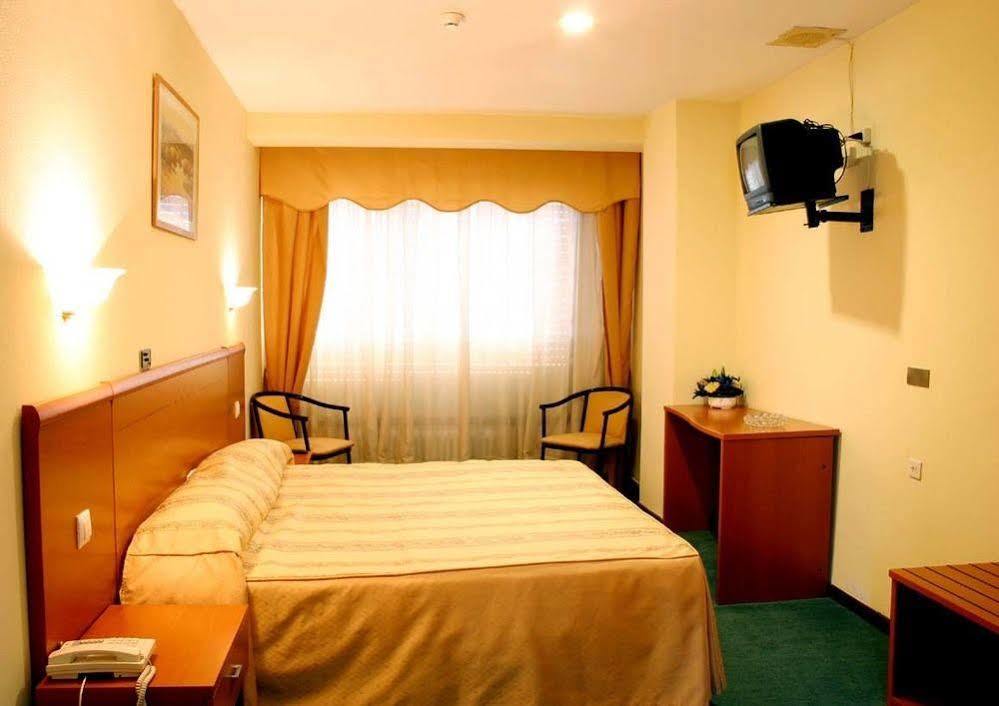 Hotel Las Vinas Arteixo Kültér fotó